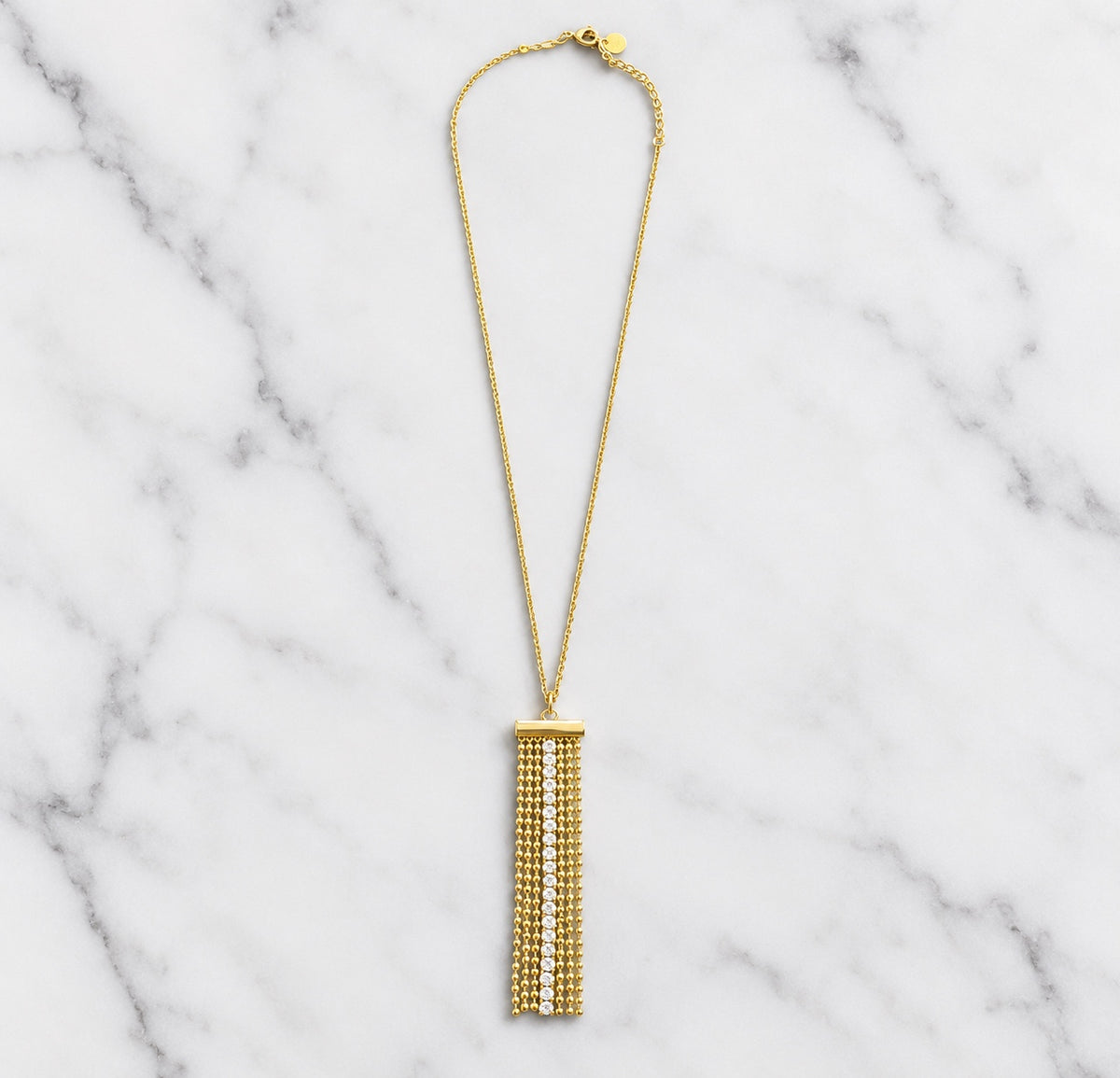 Collar dorado con flecos y brillantes