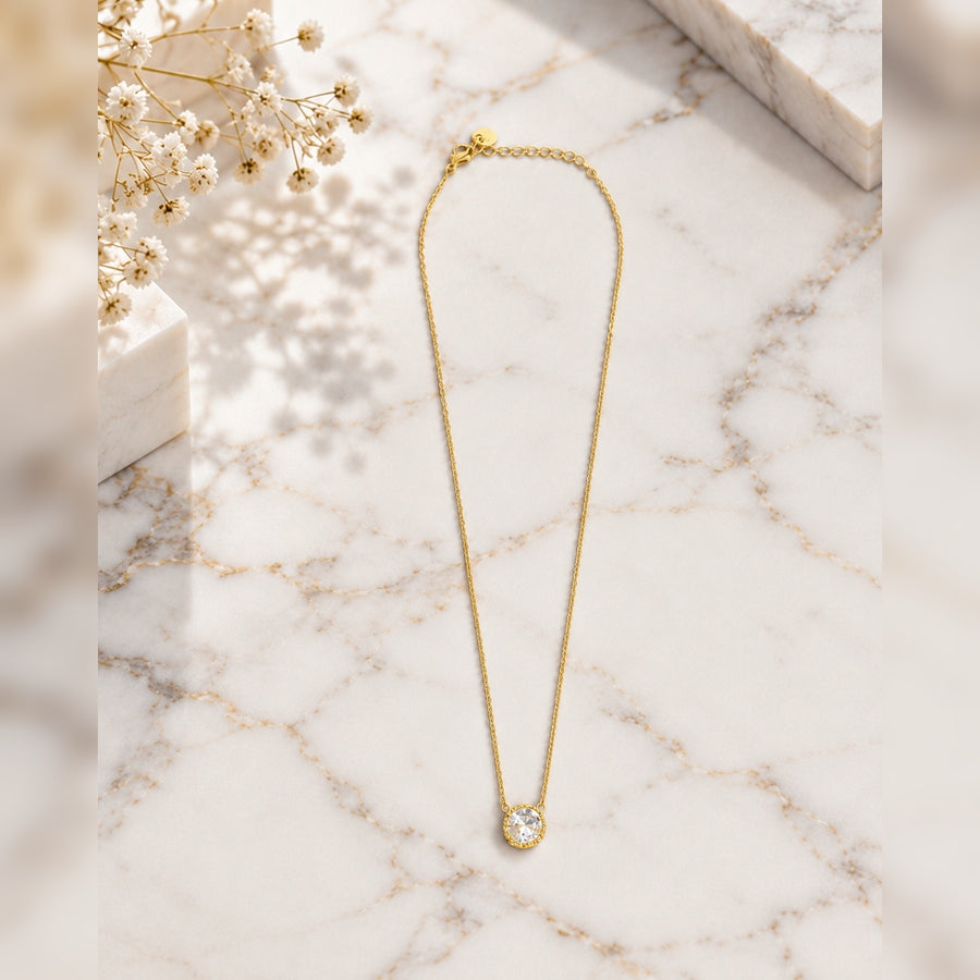 Collar Dorado con Colgante Brillante Redondo