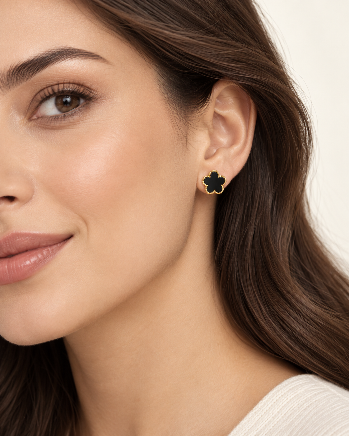 11 Pendientes Trébol Negros con Contorno Dorado incluidos en la oferta