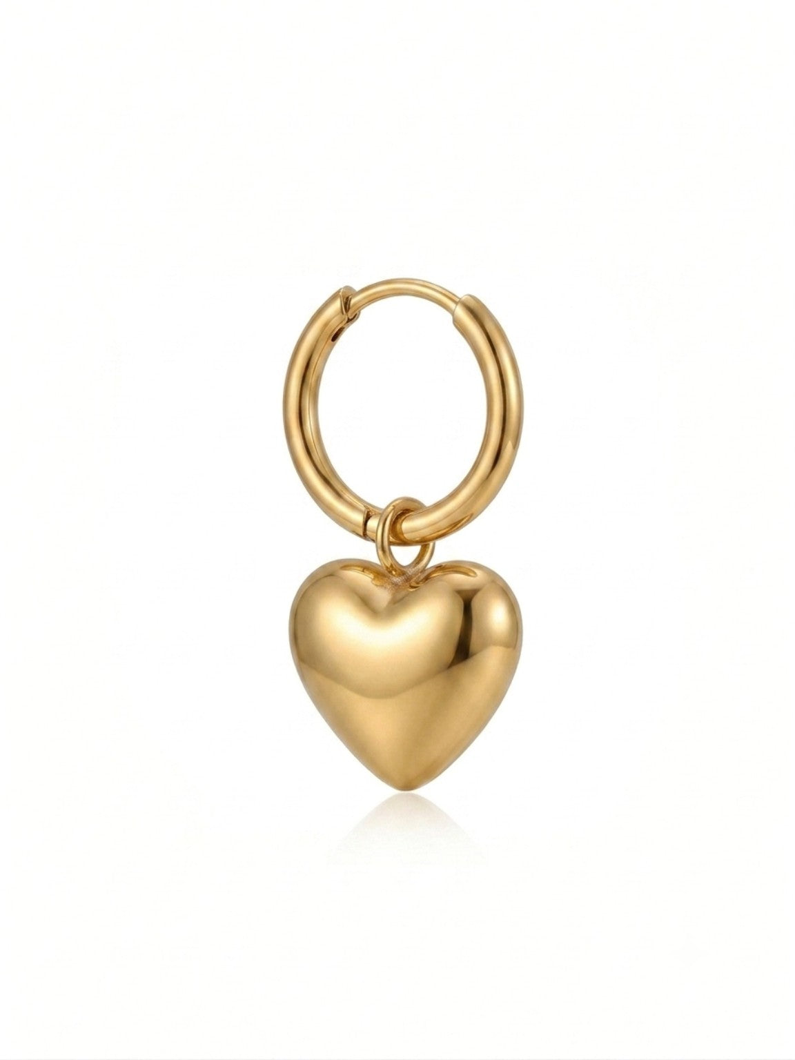 Pendiente individual de aro dorado con colgante de corazón