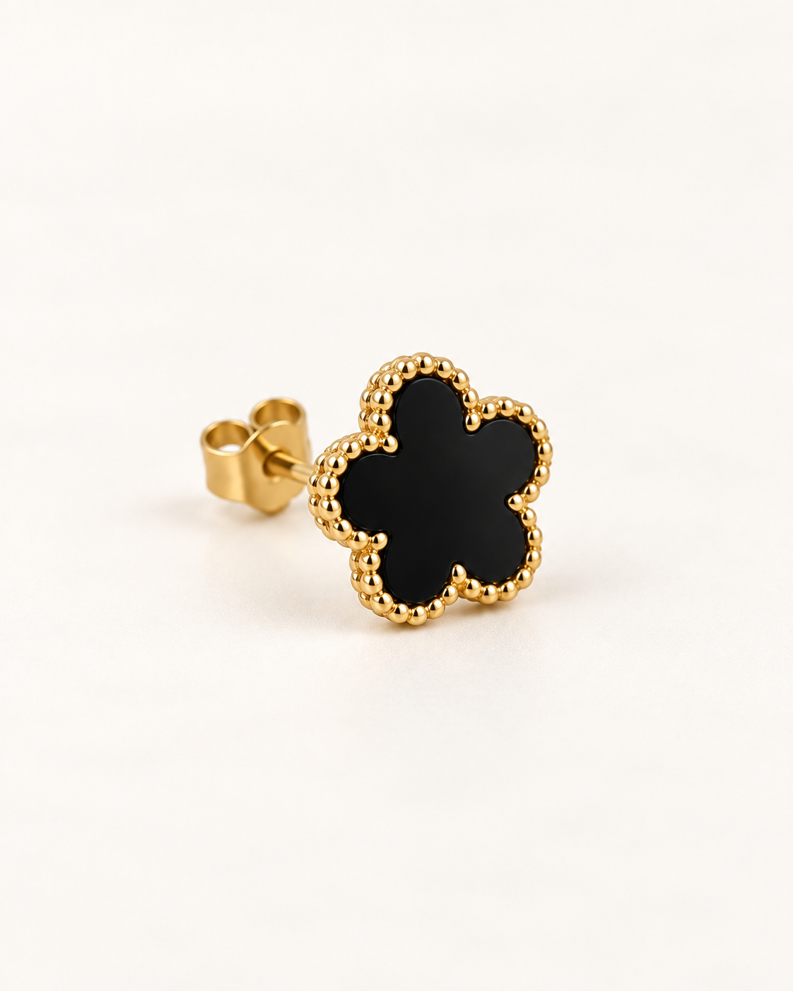 Pendiente negro individual de cinco puntas con contorno dorado