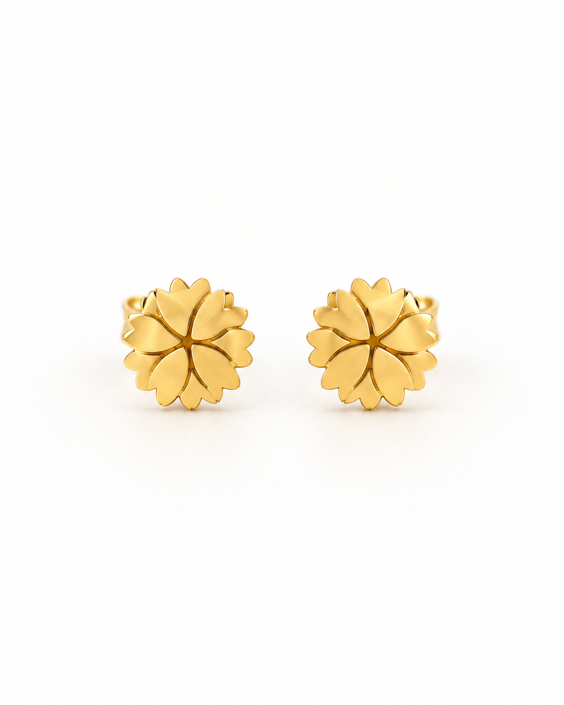 Par de pendientes florales dorados
