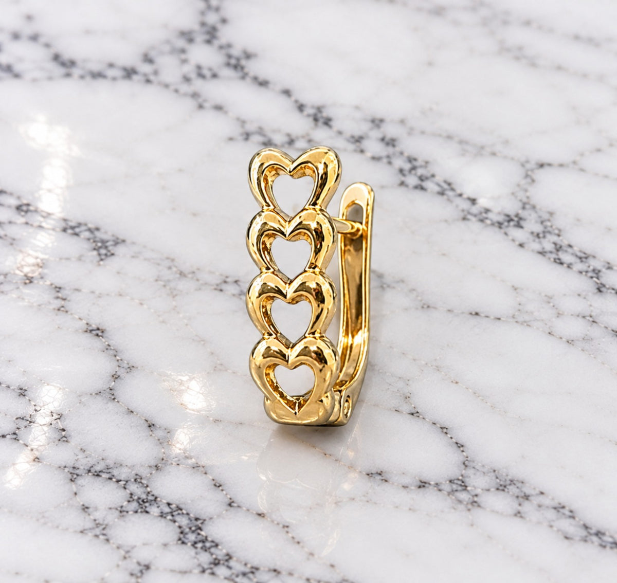 Pendientes de Aro Dorados con Corazones Calados