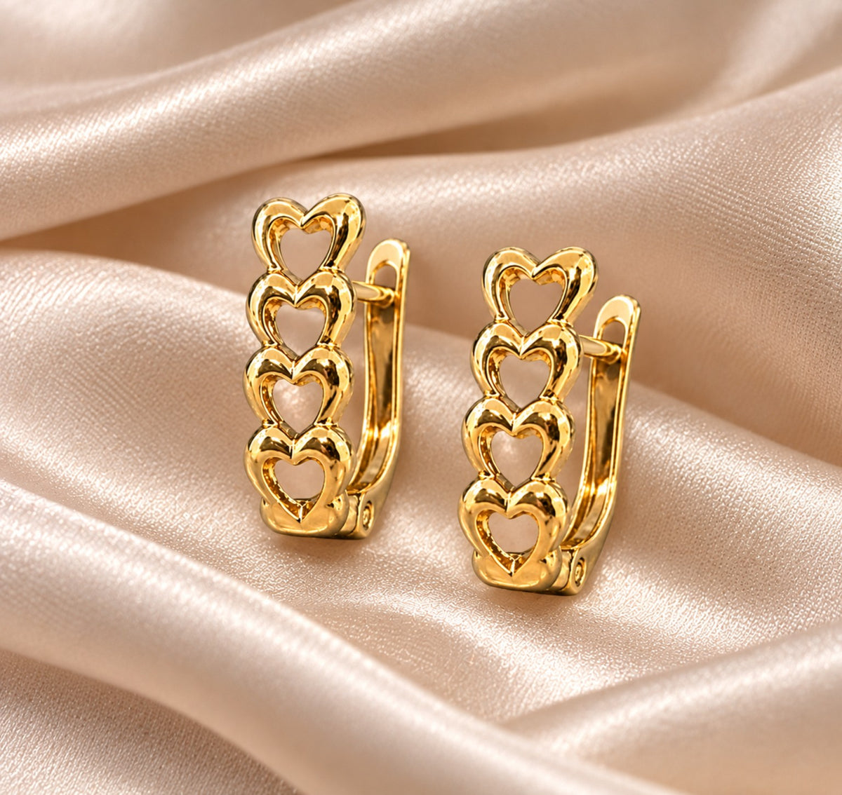 Pendientes de Aro Dorados con Corazones Calados