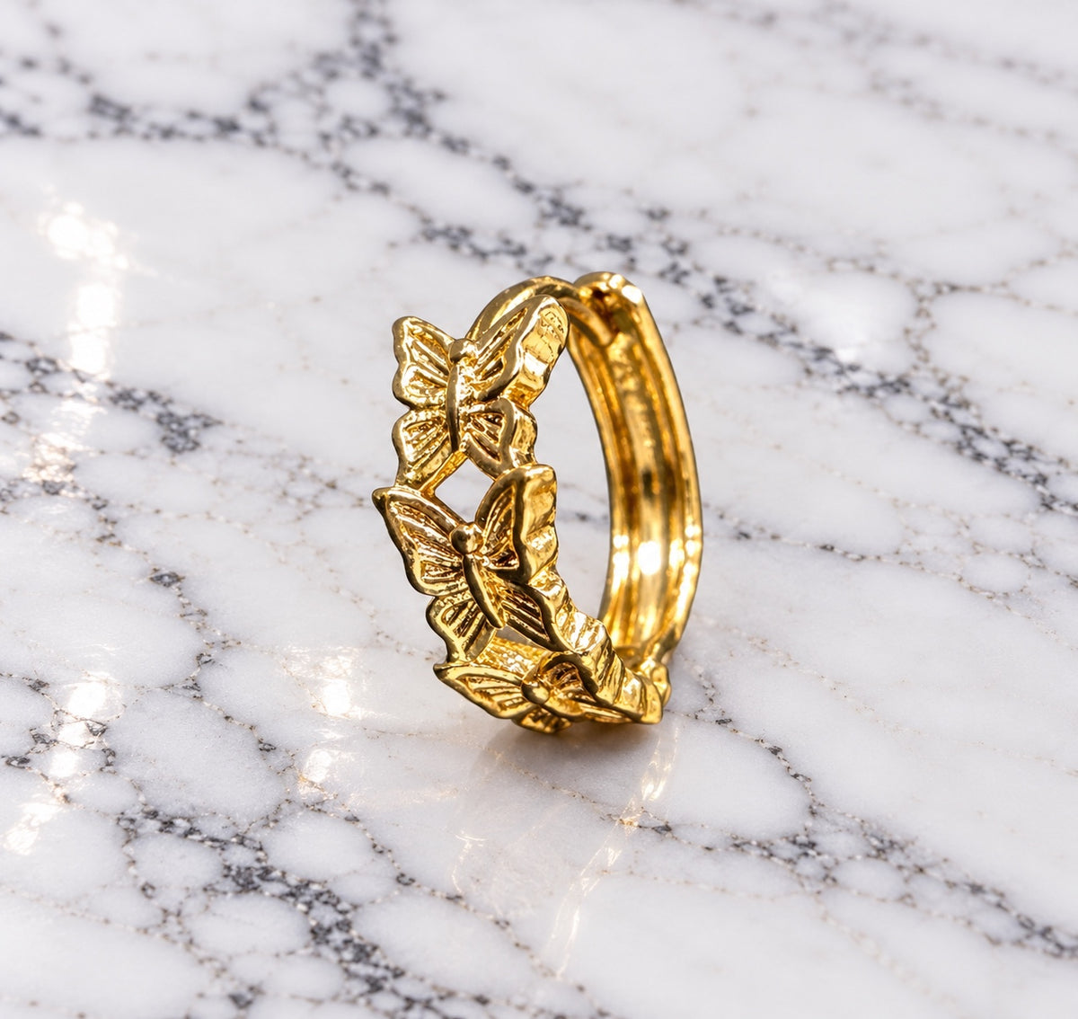 Pendientes dorados con mariposas