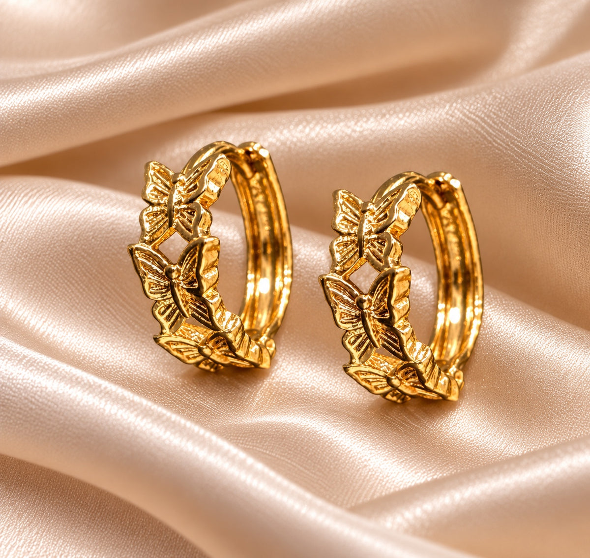 Pendientes dorados con mariposas