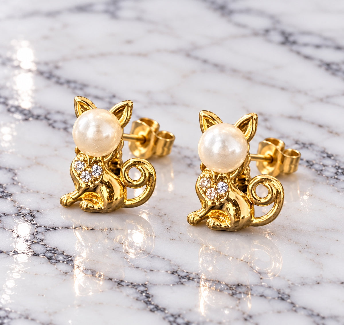 Pendientes Gatito Dorado con Perla y Brillantes