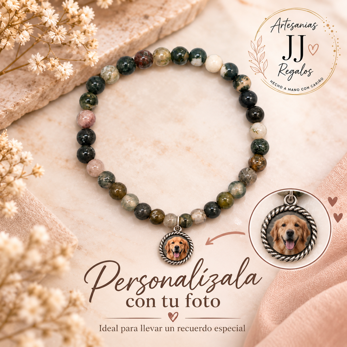 Pulsera artesanal con piedras naturales y medalla personalizada con foto